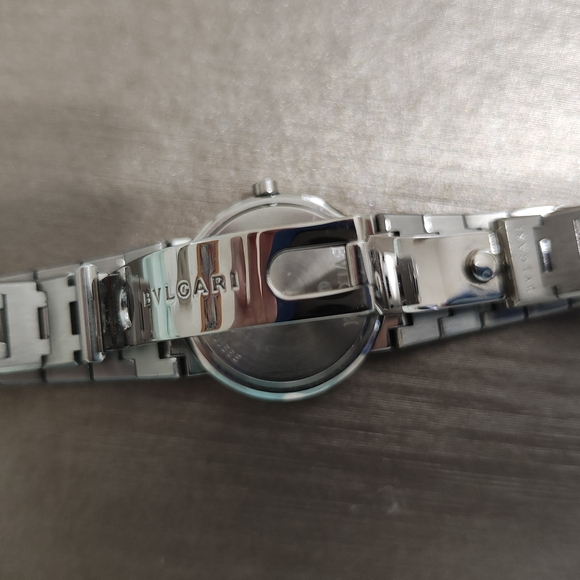 Elegant Bulgari Zero Women's watch with a sleek Black Dial. 100% Original! - Picture 3 of 15